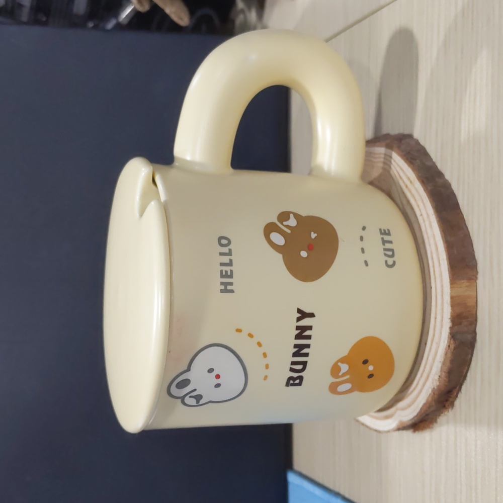 Super cute milk-colored cup and coaster set in the shape of three rabbits!!!